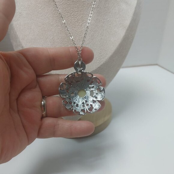 Vintage Boho Art Deco Foux Stone Flower Pendant Tassel Antique Silver 16" long - Picture 3 of 7